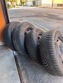 4 Pneumatici invernali 185/65su cerchi Peugeot 207