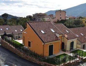 Villa di 200 m² con 4 locali e box auto a Boissano