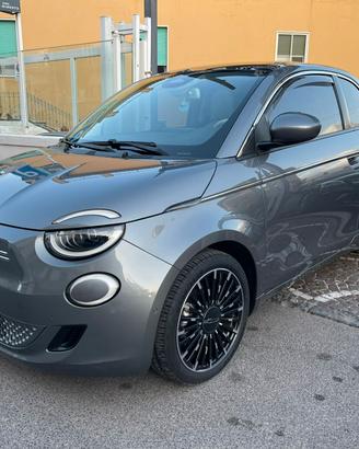 Fiat 500 500e Berlina 42 kWh La Prima Tetto Panora
