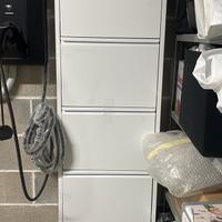 Scarpiera bianca a muro