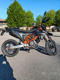 KTM 690 Smc R  (2024)