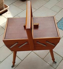 Carrellino per Sarta completo di accessori