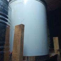 Contenitori per olio con rubinetto