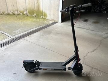 Monopattino elettrico NAVEE S40