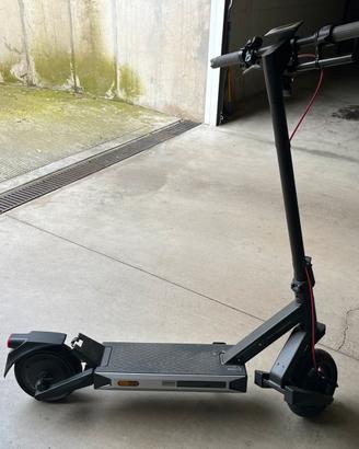 Monopattino elettrico NAVEE S40