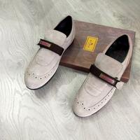 Scarpa di pelle scamosciata Etro'.