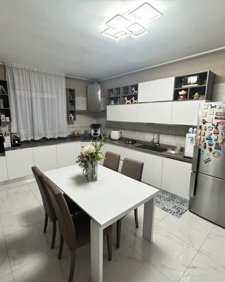 Cucina completa con elettrodomestici + frigorifero