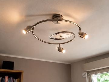 Coppia di lampadari moderni con faretti