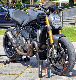 Ducati Monster 1200s