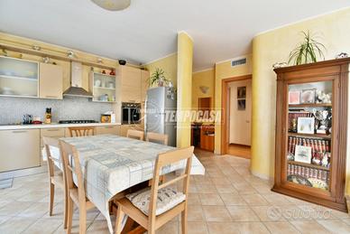 APPARTAMENTO DI PREGIO CON 3 CAMERE E TERRAZZI !!