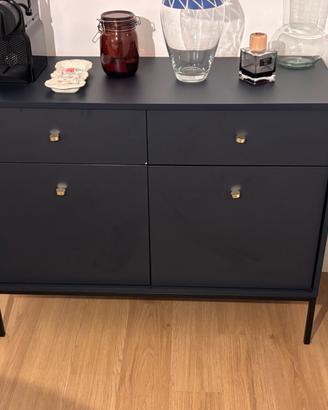 Mobile credenza blu scuro con dettagli dorati