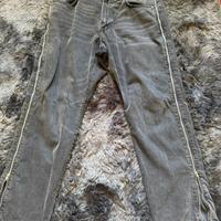 pantaloni flared