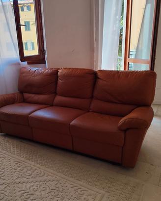 Divano con poggiapiedi pelle (o similpelle)
