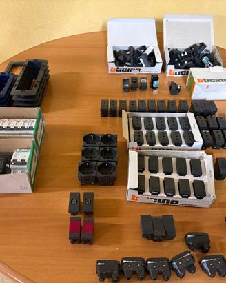 Lotto materiale Elettrico  BTicino e Vari