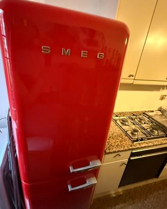 Frigorifero SMEG rosso stile rétro