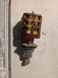 Interruttore/commutatore usato con chiave 