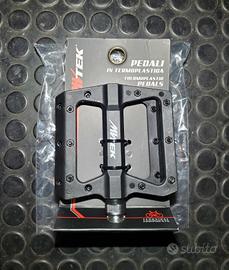 PEDALI MTB  FLAT  NYLON  MV-TEK NUOVI !!
