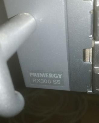 Server Fujitsu Primergy RX300 S5