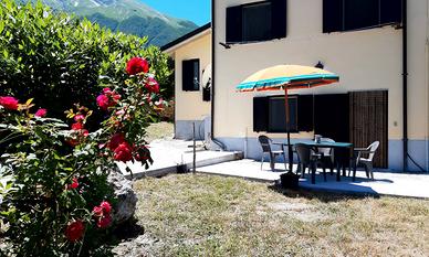 Casa indipendente con giardino