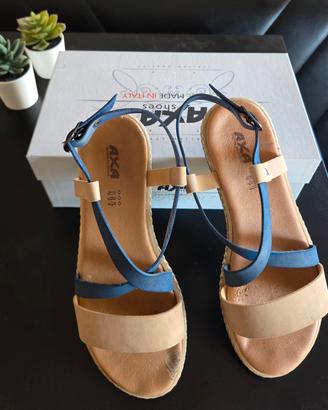 Sandali cinturino a incrocio beige e blu