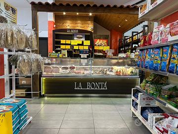 Minimarket a San Marcellino (CE)