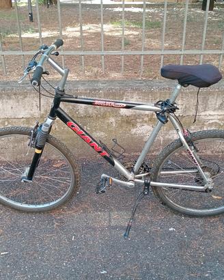 montain bike GIANT Boulder