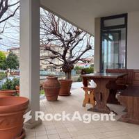 ESCLUSIVA VILLA CON GIARDINO
