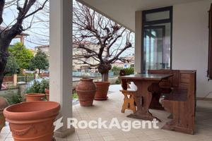 ESCLUSIVA VILLA CON GIARDINO