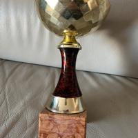 Trofeo sportivo per premiazione. Cm. 16x16x26.