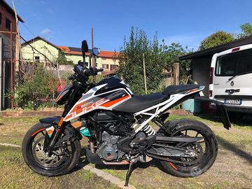KTM Duke 390 2023 PERFETTA – 11.700 km, gomma nuov