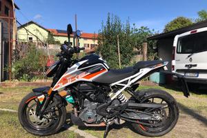 KTM Duke 390 2023 PERFETTA – 11.700 km, gomma nuov