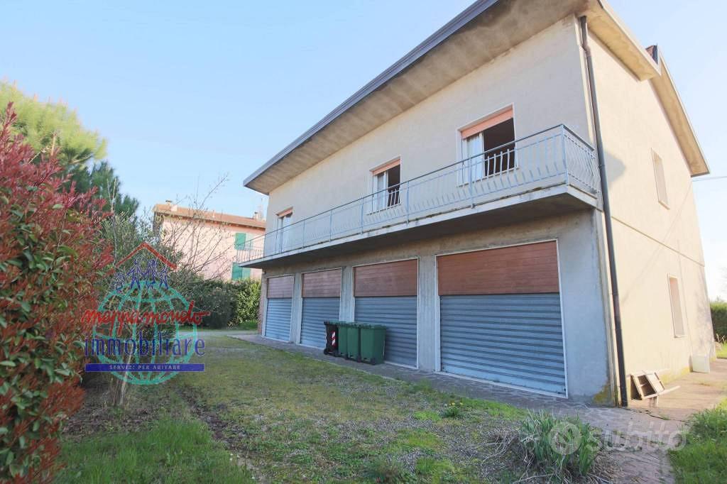 Villa di 260 m² con più di 5 locali e box auto a C - Vista 5
