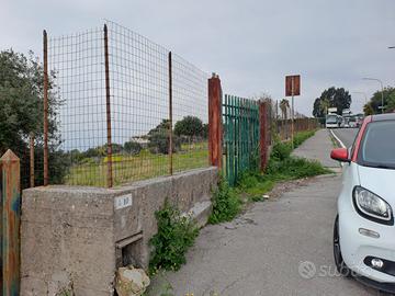 Terreno fronte strada