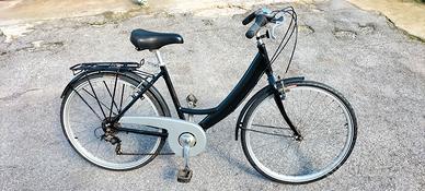 Bici donna con telaio in alluminio