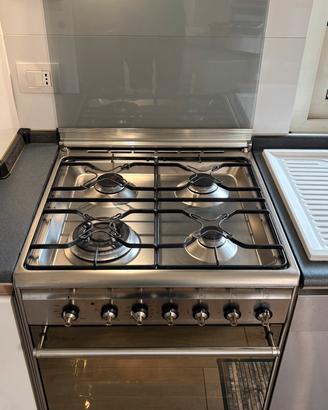 Cucina a gas 4 fuochi - forno a gas 70 lt SMEG