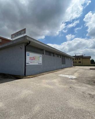 Immobile di 298 m² con 3 locali a Carmagnola