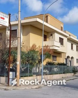 Villa di 620 m² con più di 5 locali e box auto a M