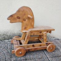 bici per equilibrio e cavallo a dondolo