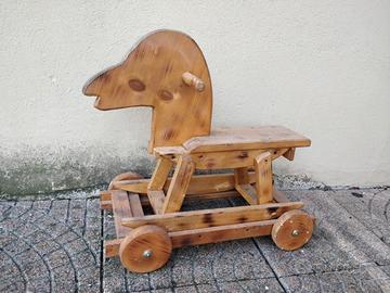 bici per equilibrio e cavallo a dondolo