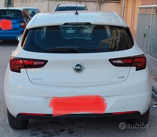 Opel Astra colore bianco diesel