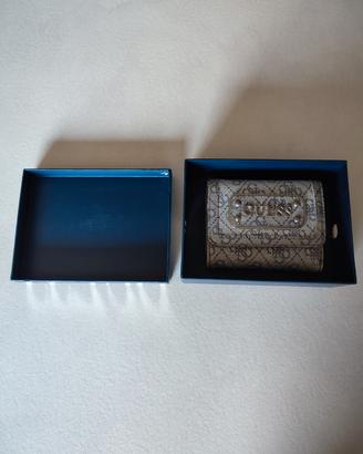 Portafoglio da donna Guess grigio chiaro