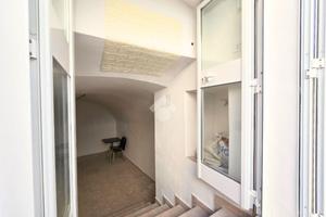 MONOLOCALE A MANFREDONIA