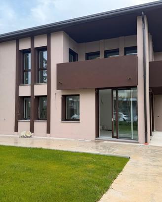 DOLO CENTRO Ampia villa con scoperto esclusivo