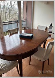 Tavolo con sedie