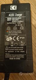 caricabatteria  per Monopattini o Bici elettriche 