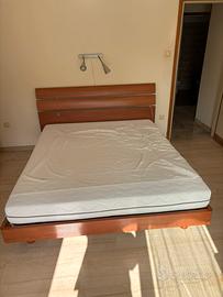 Camera da letto comprensiva di letto armadio e com