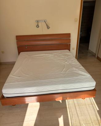 Camera da letto comprensiva di letto armadio e com