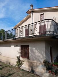 Casa indipendente su due livelli+terreno e garage