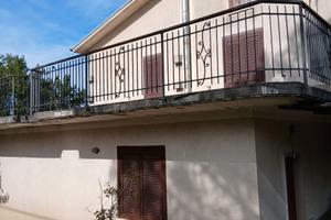 Casa indipendente su due livelli+terreno e garage
