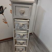 Piccola cassettiera 